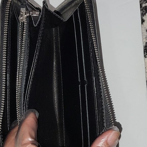 Louis Vuitton Epi Leather Zippy Wallet, Black - Picture 10 of 13